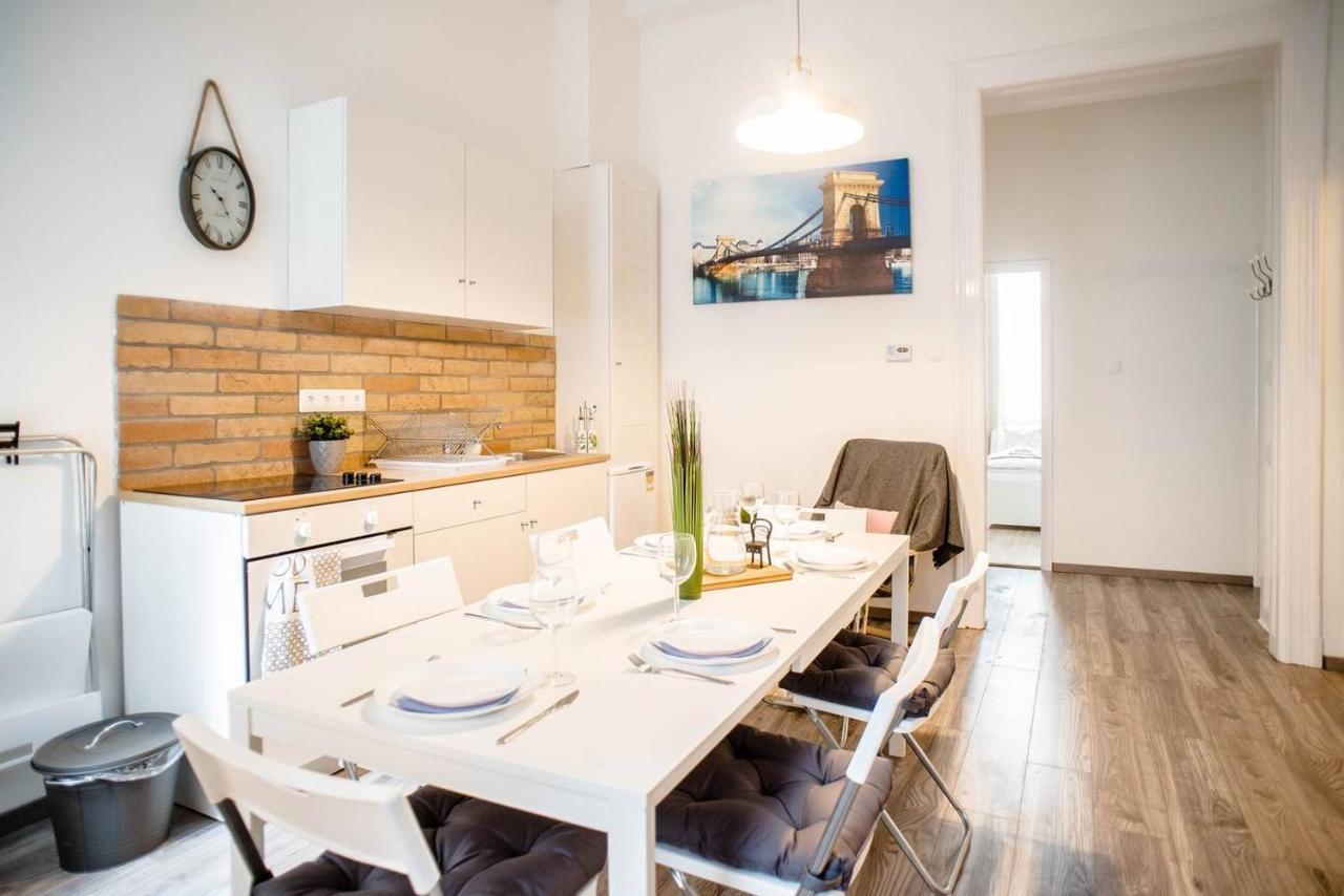 Comfy, Renewed 3 Bedroom Apt In Center Budapest Eksteriør bilde