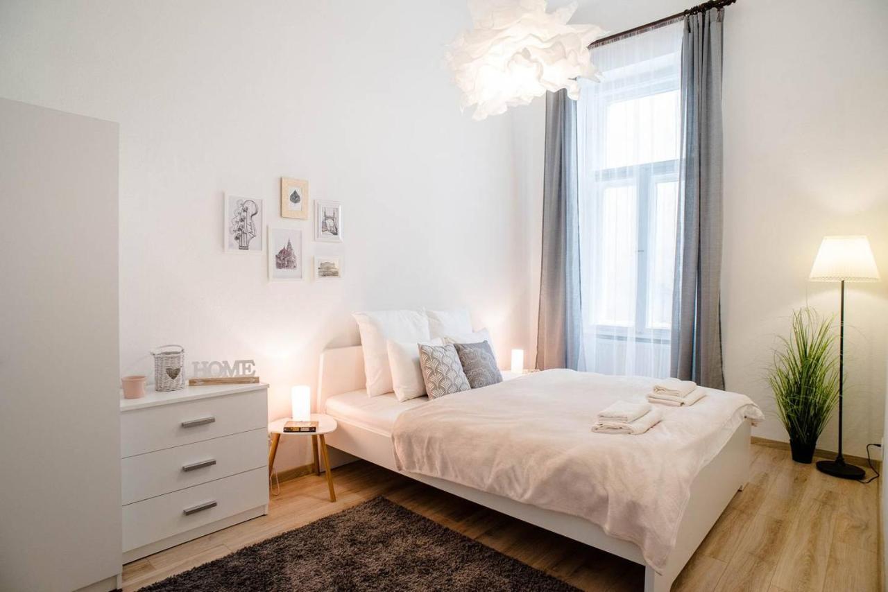 Comfy, Renewed 3 Bedroom Apt In Center Budapest Eksteriør bilde