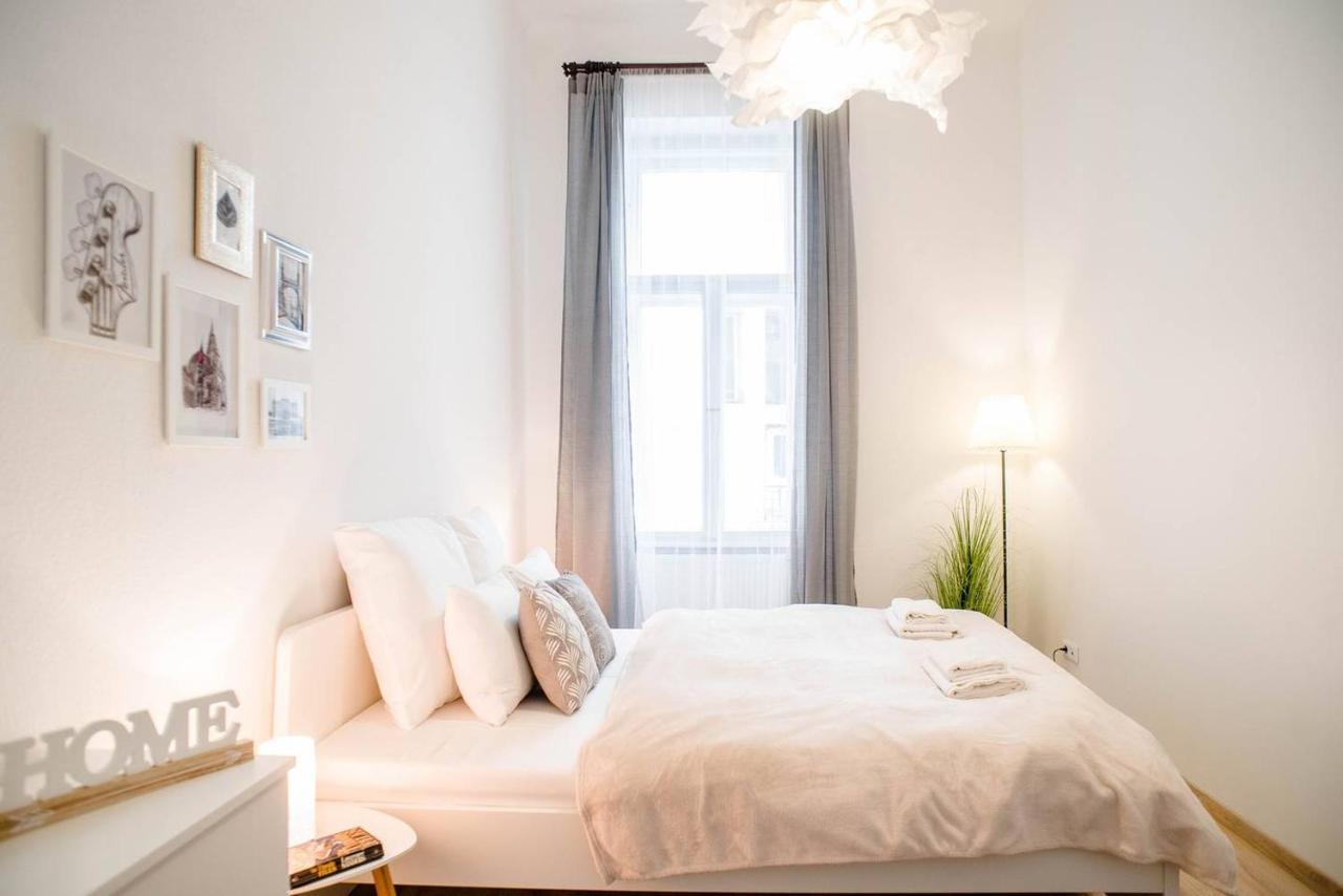 Comfy, Renewed 3 Bedroom Apt In Center Budapest Eksteriør bilde